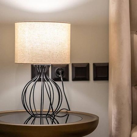 Smaragdi Luxury Jacuzzi Apartment Noho Premium Living Atenas Exterior foto