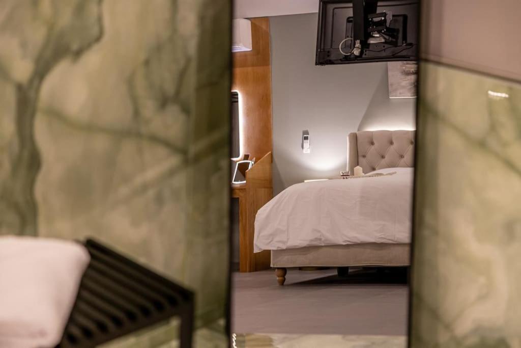 Smaragdi Luxury Jacuzzi Apartment Noho Premium Living Atenas Exterior foto