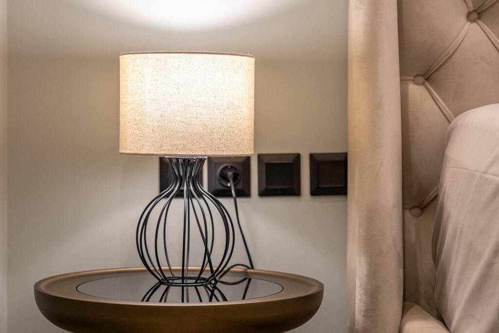 Smaragdi Luxury Jacuzzi Apartment Noho Premium Living Atenas Exterior foto