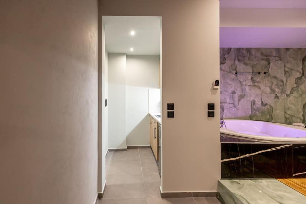 Smaragdi Luxury Jacuzzi Apartment Noho Premium Living Atenas Exterior foto