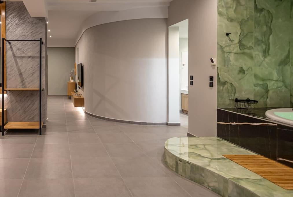 Smaragdi Luxury Jacuzzi Apartment Noho Premium Living Atenas Exterior foto