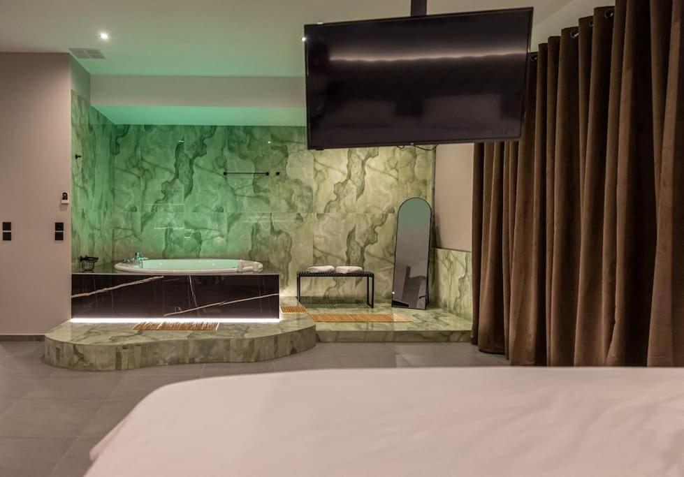 Smaragdi Luxury Jacuzzi Apartment Noho Premium Living Atenas Exterior foto